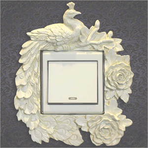 Cache-interrupteur mural en résine blanche motif paon et floral pour la décoration intérieure - Product Image 1