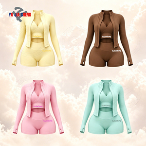 Completo Sportivo Estivo da Donna in 3 Pezzi: Reggiseno Sportivo Personalizzato, Giacca con Zip e Collo Alto, Pantaloncini a Vita Alta - Product Image 1
