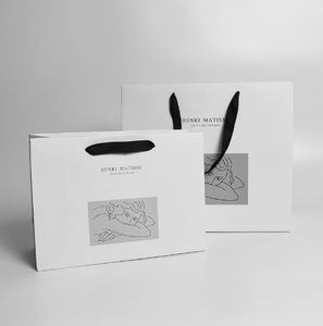 Bolsas de Compras de Papel con Lámina Dorada de Lujo Personalizadas - Bolsas de Regalo Resistentes con Laminado Mate en Relieve para Tiendas de Ropa (Tamaños S/M/L) - Product Image 6