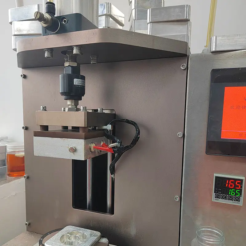 Máquina de fabricación de muestras de cápsulas de detergente para ropa TC Máquinas de envasado de película soluble en agua de PVA Fácil de operar Uso de pruebas de laboratorio