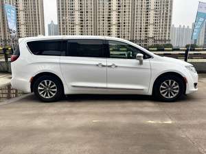 <span class=keywords><strong>Chrysler</strong></span> Grand Voyager PHEV 3.6L d'occasion (importé) - Product Image 3