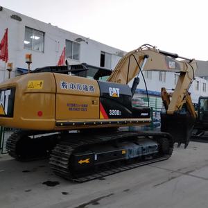 Excavatrice CAT 320D2L d'occasion, 20 tonnes, machine bien entretenue avec plusieurs options de godets, idéale pour les travaux de terrassement à grande échelle - Product Image 4