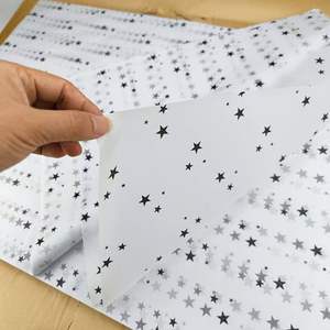 Rollo de papel de regalo para ropa fino impreso con logotipo personalizado característica de artesanía reciclable para embalaje de ropa tejido de regalo - Product Image 2