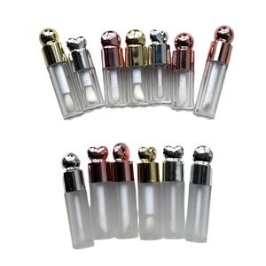 Envase Cosmético Transparente para Brillo Labial Mate de 6 ml con Cabezal de Brocha Grande Electrochapado y Tapa en Forma de Corazón - Product Image 5