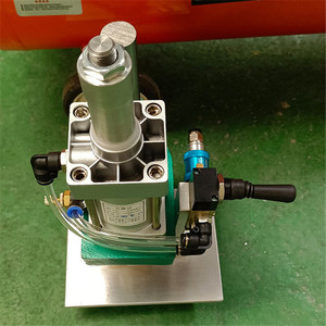 เครื่องปั๊มลายนูนสบู่แบบไฮดรอลิกสำหรับพิมพ์ลายโลโก้ - Product Image 3