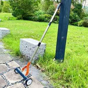 Rouleau désherbeur et décompacteur de sol pour pelouse et jardin avec roues - Product Image 2
