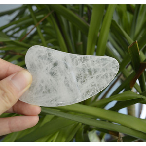 Cristal <span class=keywords><strong>de</strong></span> cuarzo transparente Natural Jade Gua Sha Herramienta <span class=keywords><strong>de</strong></span> masaje <span class=keywords><strong>SPA</strong></span> Stone Guasha <span class=keywords><strong>para</strong></span> <span class=keywords><strong>hombres</strong></span> y mujeres <span class=keywords><strong>para</strong></span> reducir líneas finas y arrugas - Product Image 5