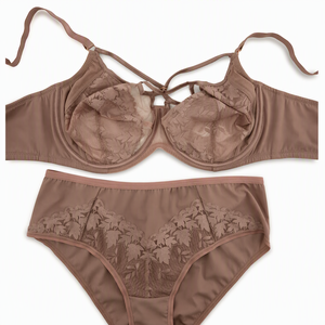 Ensemble de lingerie pour femme : soutien-gorge à armatures couvrant entièrement avec dentelle et culotte taille haute - Product Image 1
