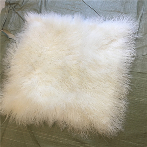 Vente en gros <span class=keywords><strong>de</strong></span> tapis en fourrure <span class=keywords><strong>de</strong></span> <span class=keywords><strong>mouton</strong></span> <span class=keywords><strong>de</strong></span> Mongolie à poils longs, en <span class=keywords><strong>peau</strong></span> <span class=keywords><strong>de</strong></span> <span class=keywords><strong>mouton</strong></span>, avec poils longs et bouclés naturels, pour la confection <span class=keywords><strong>de</strong></span> vêtements - Product Image 1