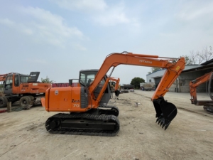 Excavatrice sur chenilles Hitachi ZX70 d'occasion, 7 tonnes, d'origine japonaise, mini-excavatrice ZX70 avec cabine climatisée en stock - Product Image 5