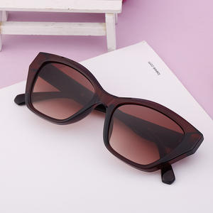 My-99222 Gafas de sol tipo ojo de gato para mujer, montura negra de PC, protección UV400, clase 2, diseño cuadrilateral moderno - Product Image 2