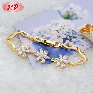 สร้อยข้อมือโซ่ประดับดอกไม้เพทายชุบทอง 18K สไตล์ทันสมัยสำหรับผู้หญิง เครื่องประดับสำหรับงานปาร์ตี้สุดโรแมนติก - Product Image 3