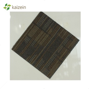 Estilo moderno de alta calidad Peel and Stick 50x50 <span class=keywords><strong>azulejos</strong></span> de alfombra cuadrada pila cortada con mechones para uso doméstico y de oración - Product Image 5