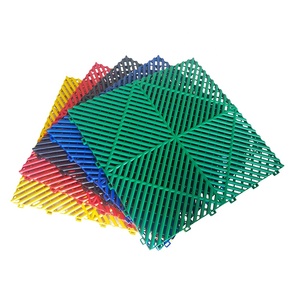 Carrelages de sol en plastique pour <span class=keywords><strong>garage</strong></span> à emboîtement de style moderne Installation facile Option durable et élégante pour les garages - Product Image 1