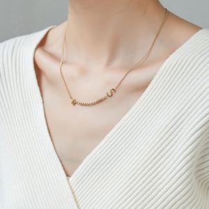 Collar Personalizado con Logotipo, Resistente al Deslustre, Impermeable, de Acero Inoxidable, Chapado en Oro de 18k para Mujer - Product Image 4