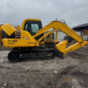 Excavadora Hidráulica Pequeña Komatsu PC60 de Segunda Mano en Buenas Condiciones en Almacén, Accesorios Completos, Cuchilla de Excavación, Cabina ROPS Confortable - Product Image 2
