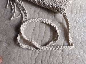 Bolso de Hombro Bohemio de Macramé Tejido a Mano con Borlas, Bandolera Ligera con Cierre de Cremallera y Flecos para Playa y Uso Diario - Product Image 3