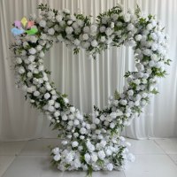 Arche de fleurs en forme de cœur faite à la main décor de mariage centres de table de roses rouges personnalisables pour les fiançailles pour la Saint-Valentin