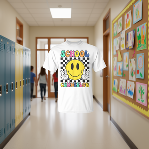 Camiseta para consejero escolar con diseño de cara sonriente colorida para profesores y personal - Product Image 3