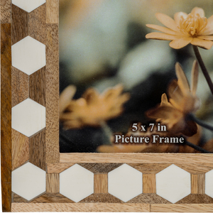 Cornice decorativa rettangolare per foto 5x7 pollici con bordo esagonale in legno per decorazioni da tavolo, mensola, soggiorno - Product Image 4
