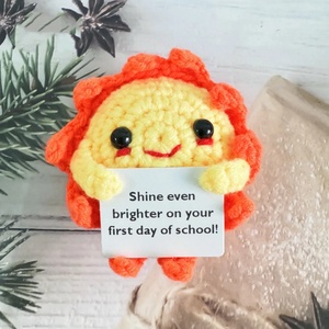 Nouvelle vente chaude : Poupée artisanale en crochet, éco-responsable, motif soleil/lune, art populaire, avec motif végétal, pour anniversaire - Product Image 2