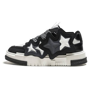 Scarpe da ginnastica casual da <span class=keywords><strong>uomo</strong></span> Adit Support in <span class=keywords><strong>pelle</strong></span> verniciata nera con lacci, personalizzabili e flessibili, per la corsa e il tempo libero. - Product Image 4