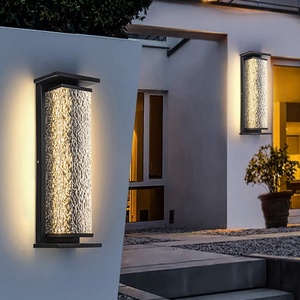 Lampe murale extérieure en alliage d'aluminium avec diffuseur en verre trempé, lumière blanc chaud doux 2700K, étanche, alimentée par énergie solaire, LED, garantie 10 ans - Product Image 5