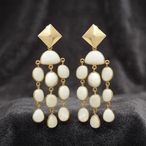 Pendientes de Araña Hechos a Mano en Latón Chapado en Oro con Piedras Preciosas y Perlas, Estilo Étnico, para Bodas y Moda - Product Image 2