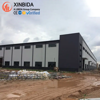 Entrepôt frigorifique préfabriqué, certifié CWB, structure portique boulonnée Q355B avec panneaux isolants en PU pour la chaîne du froid