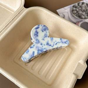 ZiTeng Vintage Azul Blanco Impresión Horquilla Set Estilo chino Acetato Tiburón Horquilla Garra Tamaño mediano Cabello azul y blanco - Product Image 6