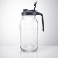 Fabricant de récipients carrés en verre transparent pour boissons aux fruits 64oz 1800ml Pichet en verre Mason avec poignée et capuchon rabattable