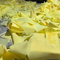 Déchets de mousse compressée en polyuréthane recyclé en gros pour la fabrication de mousse rebondie