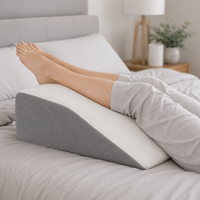 Coussin ergonomique pour les jambes en mousse à mémoire de forme pour l'élévation du lit et la réduction des gonflements des jambes, soulagement de la pression, doux et confortable pour une nuit de repos.