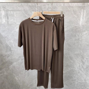 <span class=keywords><strong>Camiseta</strong></span> de manga corta plisada a rayas suelta de seda de hielo <span class=keywords><strong>blanca</strong></span> de verano <span class=keywords><strong>con</strong></span> drapeado de moda y pantalones geniales <span class=keywords><strong>traje</strong></span> informal para hombres - Product Image 2