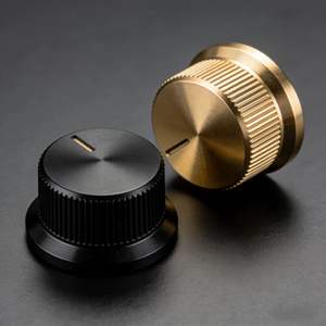 Fabrication sur mesure par usinage CNC et brochage pour le traitement par électro-érosion à fil de boutons de commande en laiton et acier inoxydable pour amplificateurs et contrôle du volume - Product Image 1