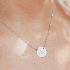 Collar de Mujer con Cruz Bíblica Grabada en Acero Inoxidable con Baño PVD, Joyería Personalizada con Mensaje Religioso, Joyería Motivacional - Product Image 6