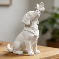 Statue de chien de haute qualité en résine faite à la main et peinte à la main, taille personnalisée, avec un papillon sur le nez, pour la décoration de la maison