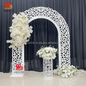 Arco de Boda Curvo de Metal Blanco Redondo con Diseño Personalizado SMOOTH, Fondo Floral de Hierro - Product Image 1