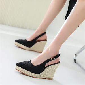 Sandalias Espadrilles de Lona con Hebilla en el Talón, Estilo Slingback, Hechas a Mano en España, con Correa Ajustable y Punta Cerrada - Product Image 4