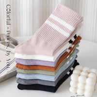 Chaussettes de yoga et de Pilates durables à cinq doigts avec sangle croisée, design à orteils exposés pour un confort optimal, portables et ajustables pour un maintien parfait