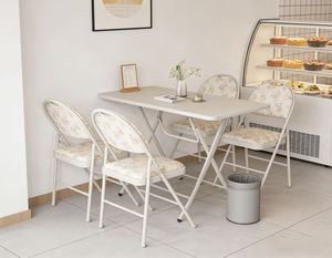 Mesa y Sillas Plegables <span class=keywords><strong>de</strong></span> Estilo Rústico con Diseño Floral Blanco en Tela - Product Image 1