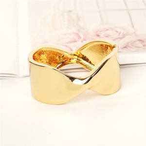 2024 High Quality Wholesale Custom Fashion Stainless Steel <b>Gold</b> Plated Bangle for Women - Product Image 5