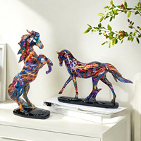 Statue en résine personnalisée Décoration d'intérieur Décoration d'armoire personnalisée Statue de cheval en résine Animal Style européen