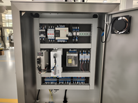 Machine verticale automatique de remplissage et de scellage de sachets pour l'emballage de liquides, sauces, huiles, miel, café en poudre et jus dans des films plastiques