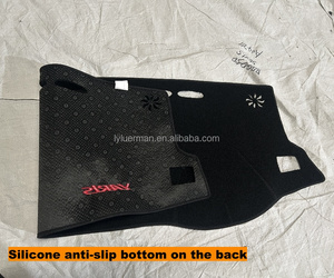 Tappetino Parasole di Lusso Luerman per Cruscotto e Copertura Console Centrale per Toyota Yaris con Protezione e Decorazione - Product Image 3