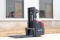 Apilador de Palets Semieléctrico 1.6t 1600kg 2.5m Manual Compacto con Batería de Plomo-Ácido Certificado CE Modelo Solreign CDD Hidráulico