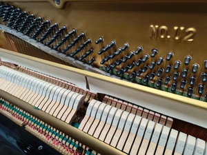 Piano vertical d'occasion Yamaha U2C : un best-seller mondial, qualité sonore et artisanat de haute qualité - Product Image 3