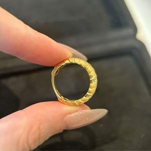 แหวนทองคำเวนชี 18K ชุบเงินแท้ S925 สไตล์อิตาเลียนย้อนยุค งานฝีมือขัดเงา ประดับเพชรทรงปรินเซสคัท ผ้าไหม - Product Image 3