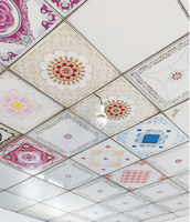 Panneau de grille de carrelage de plafond en PVC moderne de haute qualité avec caractéristiques ignifuges imperméables insonorisantes pour salle de bain et salon