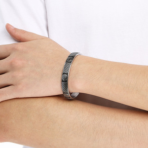 Brazalete de mitología nórdica minimalista, joyería para hombre, pulsera y brazalete de acero inoxidable con símbolo pagano nórdico vikingo para hombre - Product Image 6